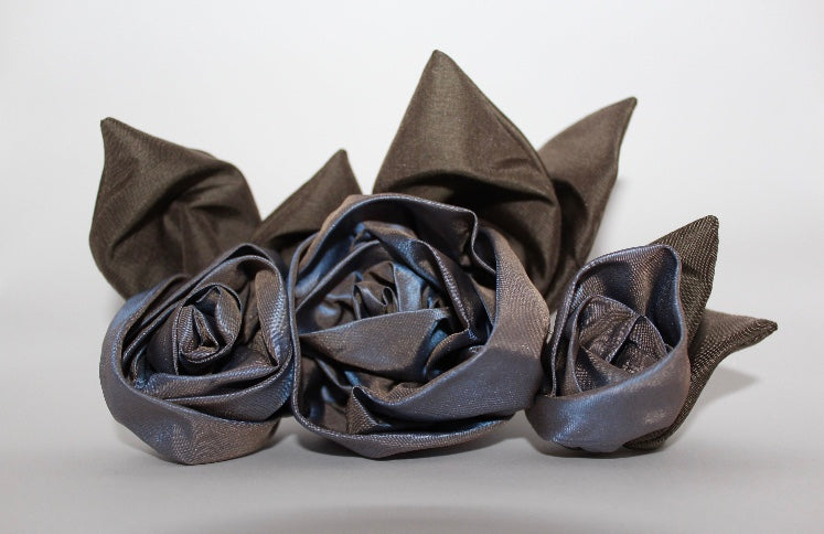 Haarschmuck und Kleiderschmuck: Rose Rir
